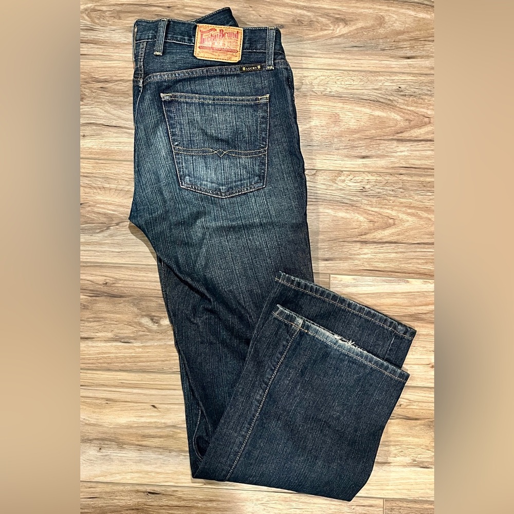 Lucky brand 33x34 regular cut blue jeans